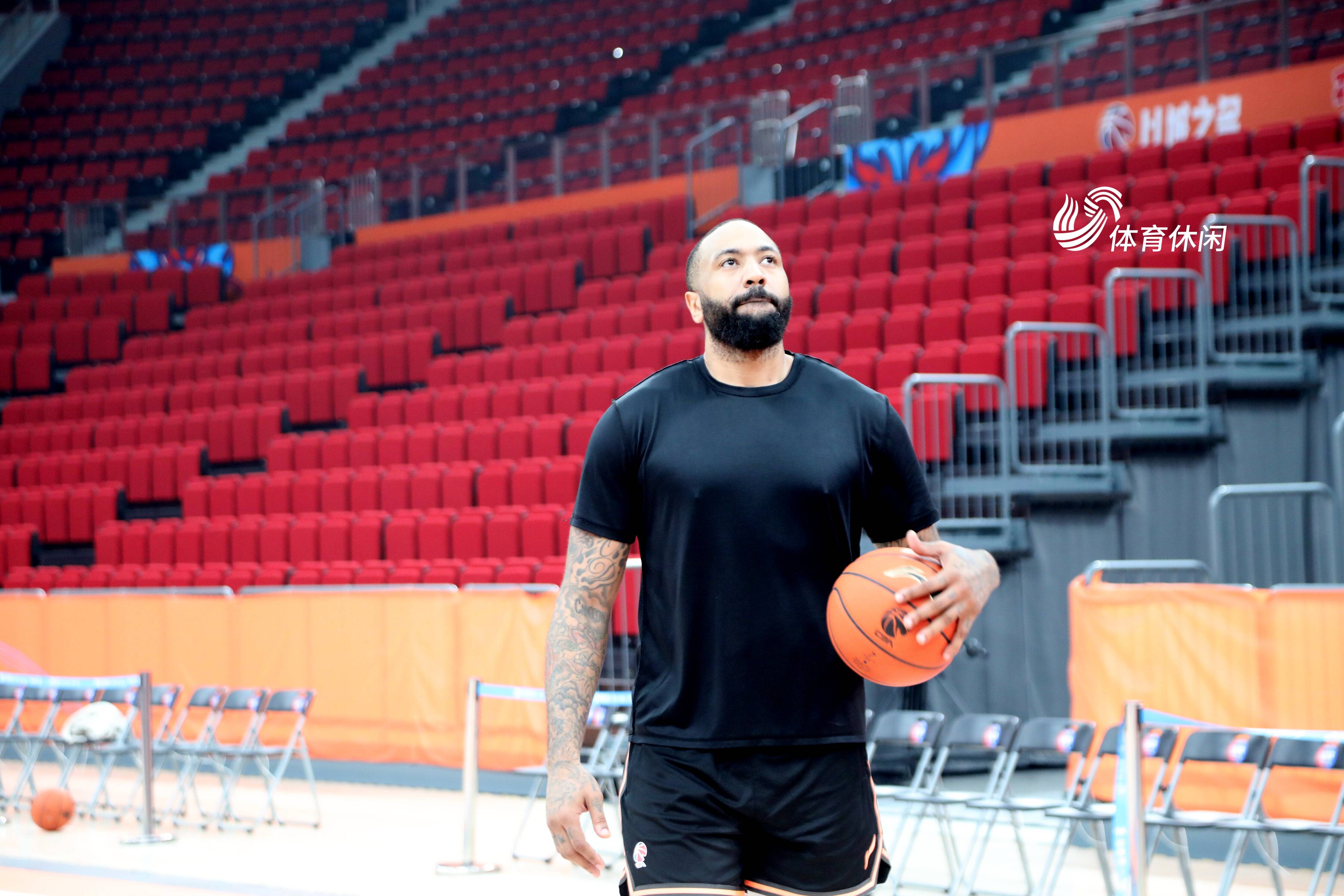 包含关键时刻体能课后，山东男篮临场应变备战CBA季后赛，目标明确，高层口径保持一致的词条