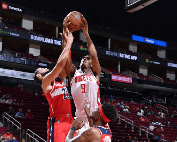 斯图加特训练开放日；今晨完成体检引欢呼；葡超在即；临场指挥获称赞(初中田径训练营)