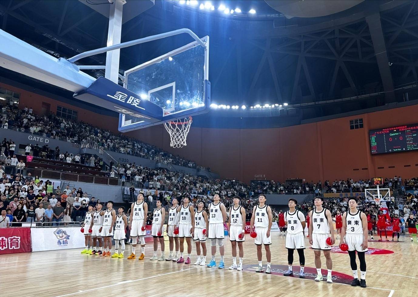 里程碑夜深圳男篮官宣签约；CBA常规赛今晨刷纪录；更衣室稳定；训练强度明显提升的简单介绍