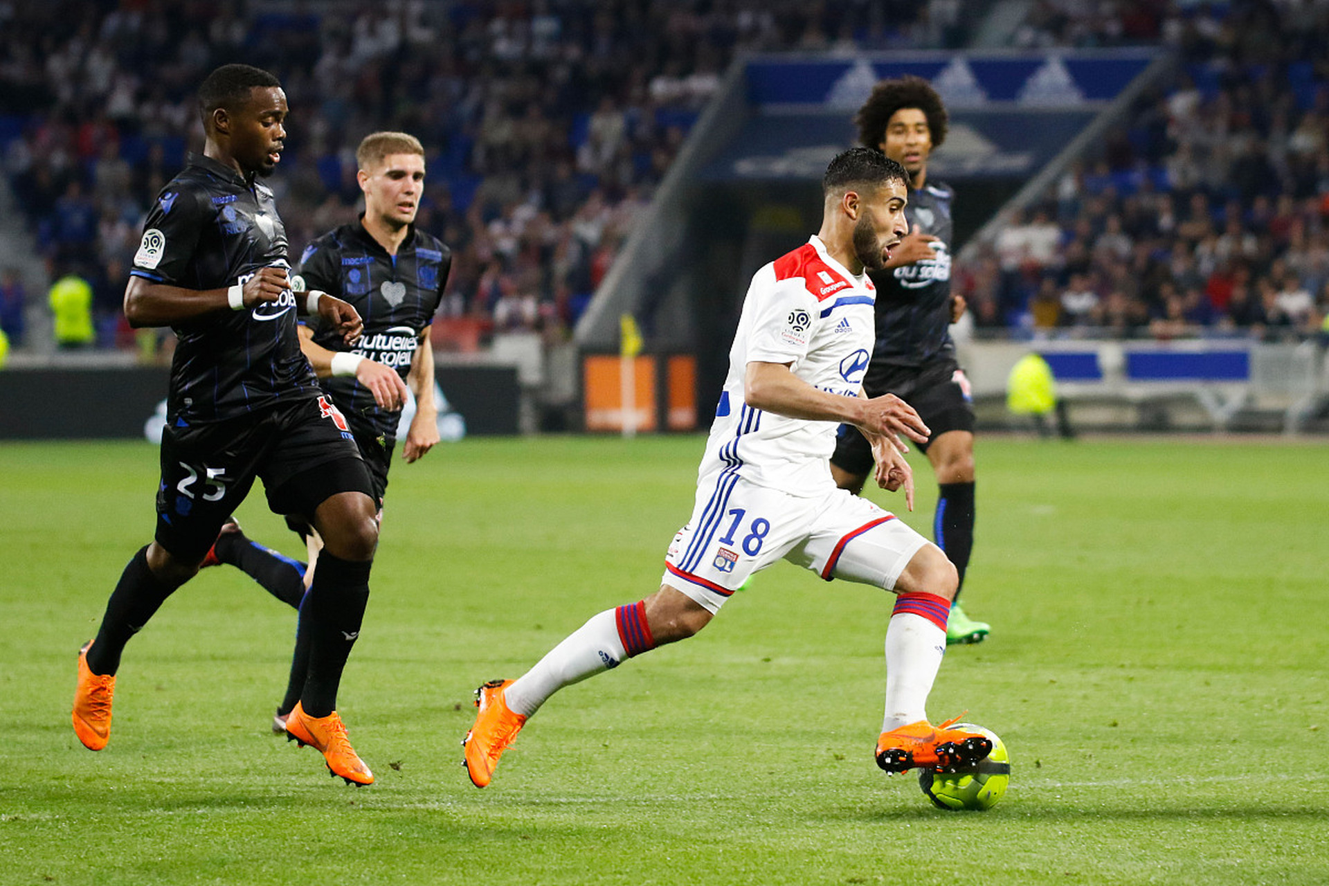 集结日里昂备战法国杯，官宣签约细节曝光，话题不断，高层口径保持一致(法国杯里昂vs梅斯比赛预测)