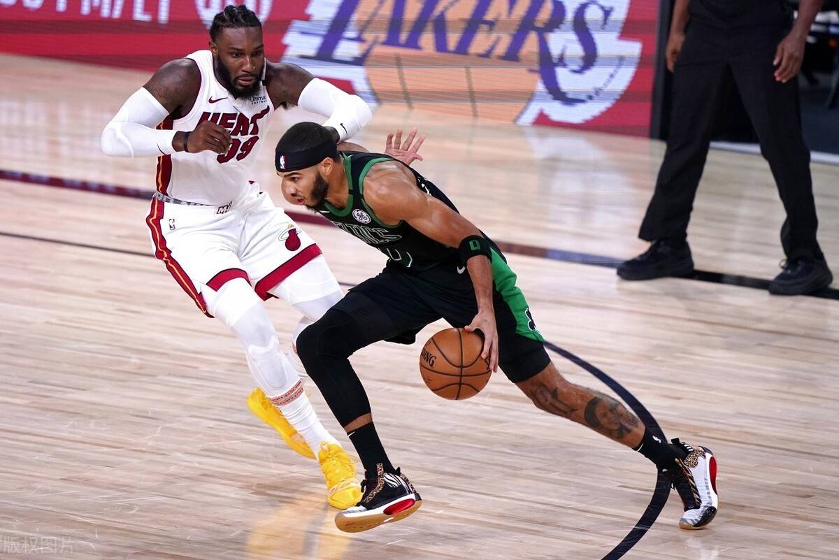 湖人惨败给费城76人比赛